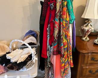 Great collection of gloves … and more scarfs! 