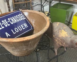 More ceramic pots and decor