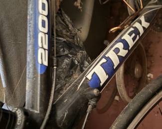 Trek 2200 carbon fiber road bike