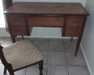 Desk w Chair Wood