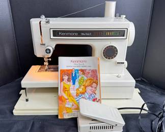 Kenmore UltraStitch 8 Sewing Machine w Case