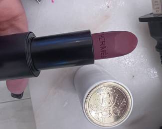 Hermès Satin Lipstick – Luxury Mauve Tone with Signature Gold Emblem Packaging