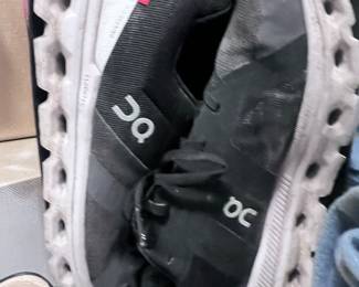 On Running Cloud Black Sneakers – Cushioned Athletic Trainers, Excellent Condition Running Shoes