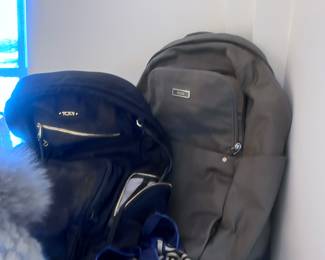 Tumi Black & Gray Backpacks – Premium Travel Bags with Multiple Compartments, Durable Modern Design