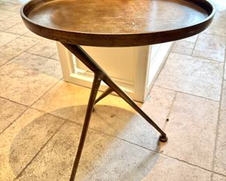 Modern Brass Accent Side Table – Minimalist Round Metal End Table for Living Room Decor