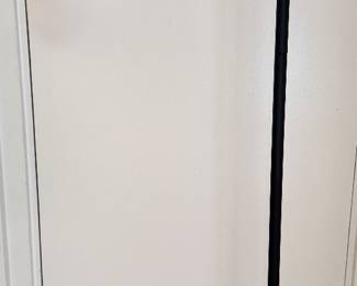 Modern Black Metal Floor Lamp – Minimalist Adjustable Reading Light with Cylindrical Shade