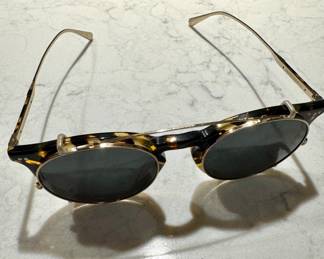 Authentic Oliver Peoples Sunglasses Branding – Made in Japan Luxury Optical Detail Close-Up