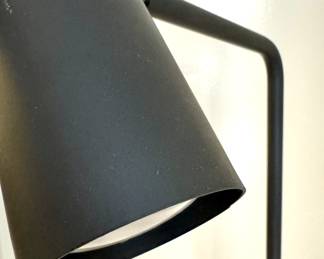 Matte Black Floor Lamp Close-Up – Contemporary Spotlight Design for Living Room or Office