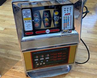 Vintage Slot Machine Runs