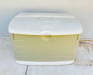 Rubbermaid Outdoor Storage Bin