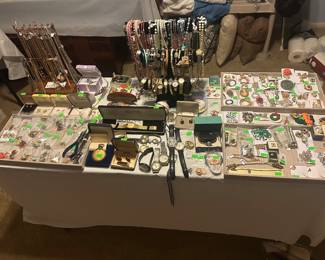 Jewelry; Watches; Brooches; Necklaces; Pins; Clip Earrings; Pierced Earrings; Bracelets