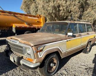 155  1986 Jeep Grand Wagoneer 