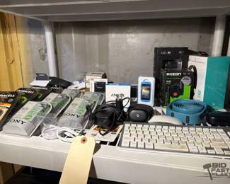 2802  SJCam, Universal Chargers, Jbl Speaker 