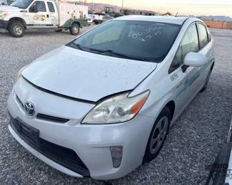320  2013 Toyota Prius 