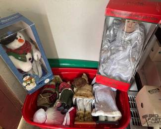 2318  Christmas Dolls 