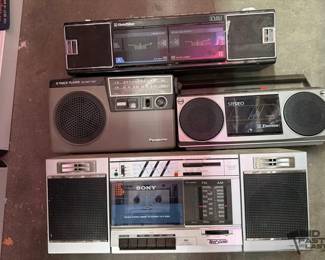2372  4 Radios 