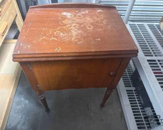 2062  singer sewing table 