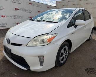 320  2013 Toyota Prius 