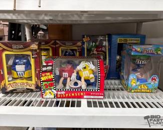 2386  MMs Candy Dispensers 
