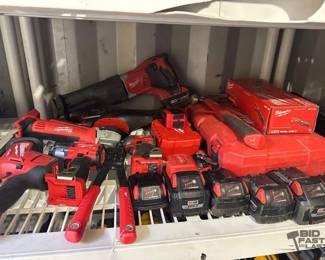 2816  Milwaukee Power Tools 