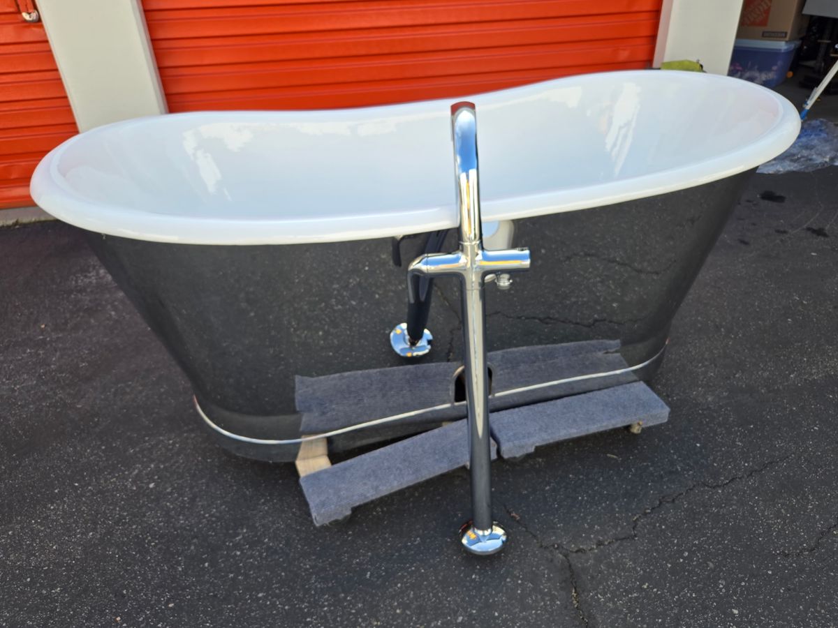 Gorgeous Chrome Bathtub. with Fixtures 68" X 32" 