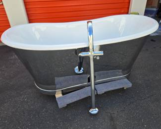 Gorgeous Chrome Bathtub. with Fixtures 68" X 32" 