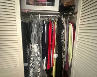 Clothing - Women's Hats & Purses