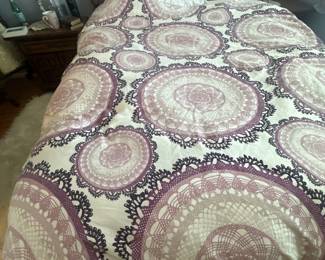 Queen bedframe