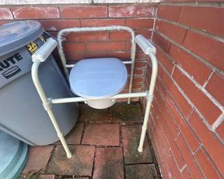 Medical equipment commode
