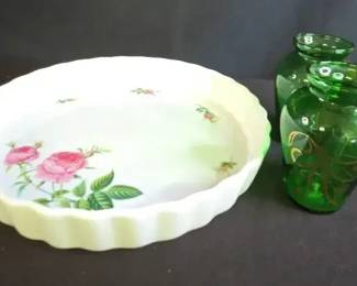 Anchor Hocking Emerald Green Bud Vases And Christineholm Porcelain Rose Baking Dish