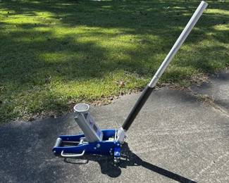 Pittsburgh Racing 1.5 Ton Floor Jack W Rapid Pumping