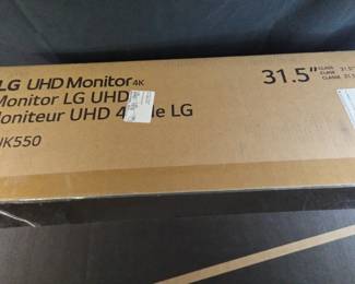 31.5 LG UHD Monitor 4K