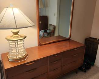 Notice large lucite lamp