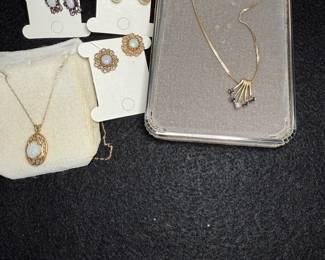 Jewelry, gold