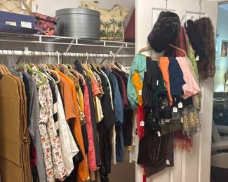 β’ Gucci
β’ Chanel
β’ Ferragamo
β’ Escada
β’ St. John
β’ Carlos Falchi
β’ Eric Javitz
β’ Bottega Veneta
β’ Stuart Weitzman
β’ Charles Jourdan
β’ Bally
β’ Cole Haan
β’ Tommy Bahama
β’ Paul Brent
β’ Saks and Dior