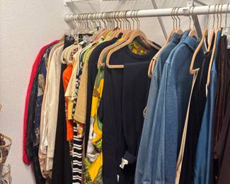 β’ Gucci
β’ Chanel
β’ Ferragamo
β’ Escada
β’ St. John
β’ Carlos Falchi
β’ Eric Javitz
β’ Bottega Veneta
β’ Stuart Weitzman
β’ Charles Jourdan
β’ Bally
β’ Cole Haan
β’ Tommy Bahama
β’ Paul Brent
β’ Saks and Dior