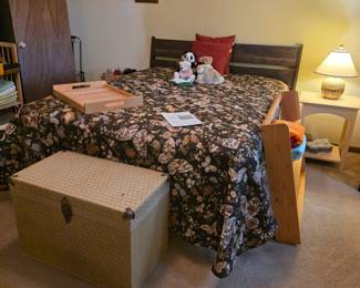 #46   Queen Bed   $325