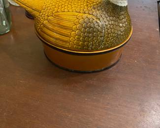 Tureen Pheasant Selica Portugal
Game Bird Ring Neck Majolica Oven Bake
  ( has one chip on the back)