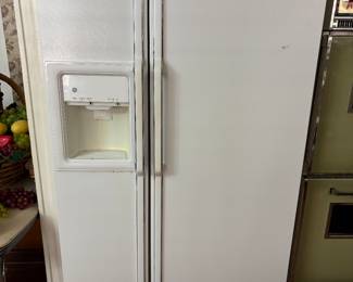 GE Side by Side Refrigerator Freezer