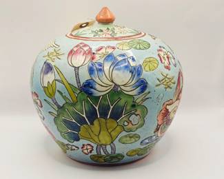 AN 18TH CENTURY CHINESE EXPORT CLOBBERED PORCELAIN GINGER JAR Qianlong, painted