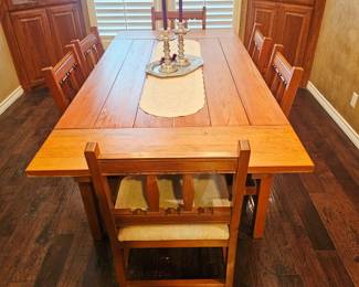Solid wood dining table with 2 adidional leaves. Comes with 6 chairs. Solid made! 