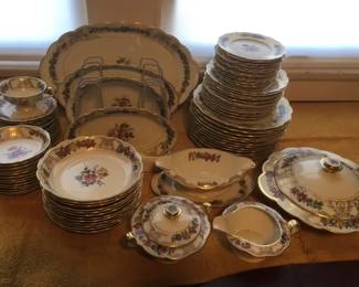 Royal Bayreuth "Neurenberg" fine china for 12 with serving pieces