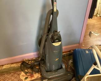 Kenmore Progressive InteliClean Vacuum Cleaner