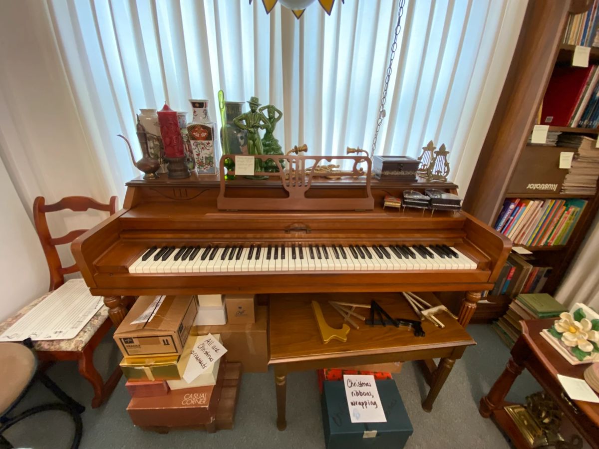  Very nice Conover console piano.  It is in very good condition, just needs tuning.  Stool is included.