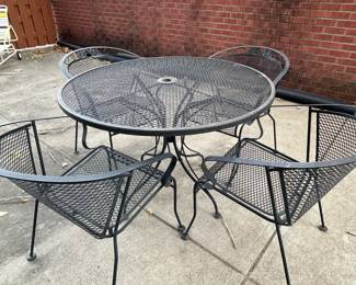 Metal Outdoor Table and 4 chairs