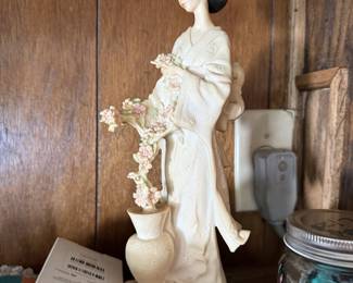 A Giuseppe Armani figurine