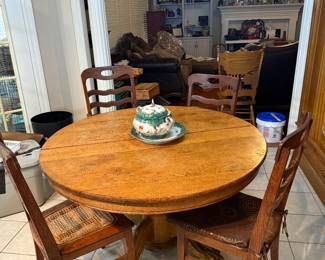 Antique clawfoot oak round table with leaf and chairs