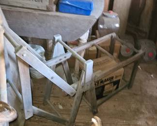 Wash tub stand
