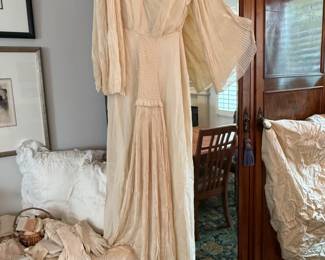 This one though? Comes with beaded 30s head dress, belt and 100% silk incredibly smocked and draped like a 30s bride should be!