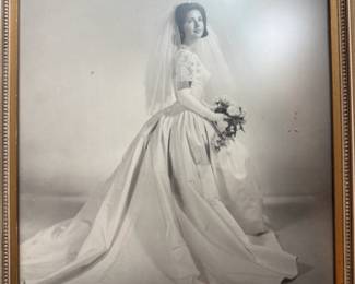 How absolutely GORGEOUS is this bride?